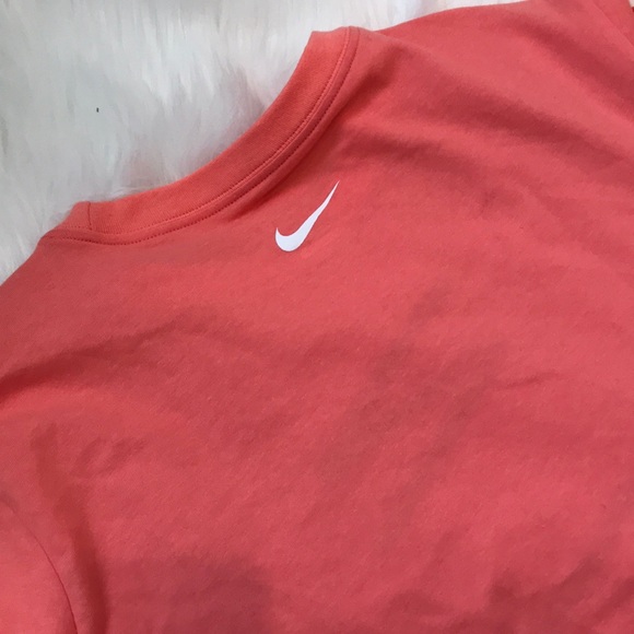 🌸 2 for $30 🌸 Nike top - Picture 2 of 4